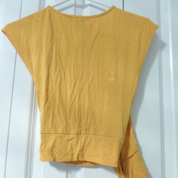 FOREVER 21 yellow deep v-neck wrap crop top - Picture 2 of 7